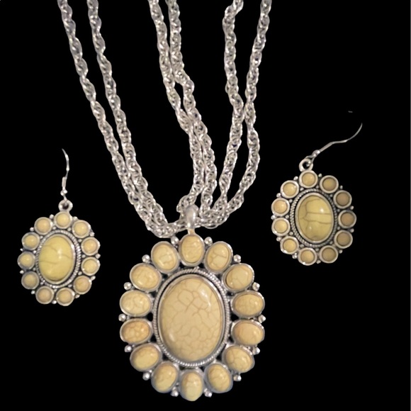 Cream & Tan Turquoise & Silver Large Necklace, Bracelet, & Earring Set - NWT - Picture 2 of 4
